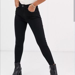 Topshop Petite Jamie Skinny Jeans in Black